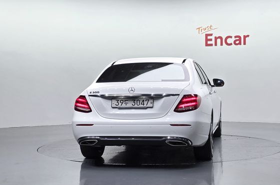 Mercedes-Benz E-Class E300 Avantgarde — пробег 39 145 км — фото 4 из 5