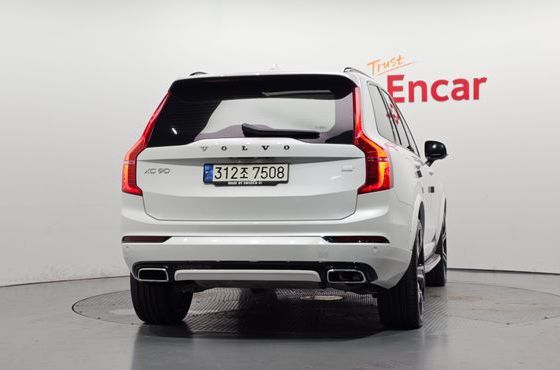 Volvo XC90 T8 R-Design Hybrid — пробег 29 569 км — фото 4 из 5