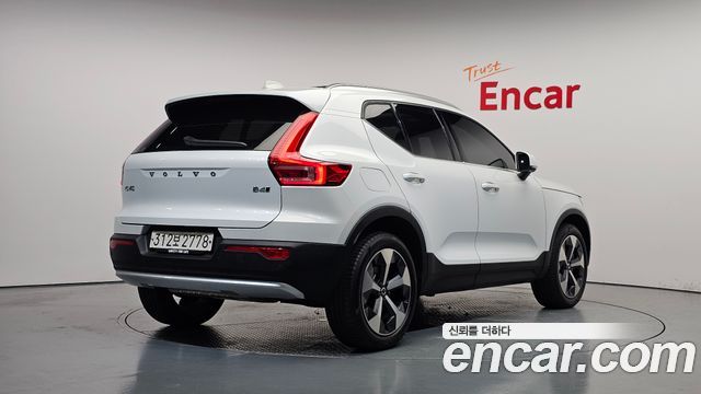 Volvo XC40 B4 Ultimate Bright — пробег 21 169 км — фото 2 из 5