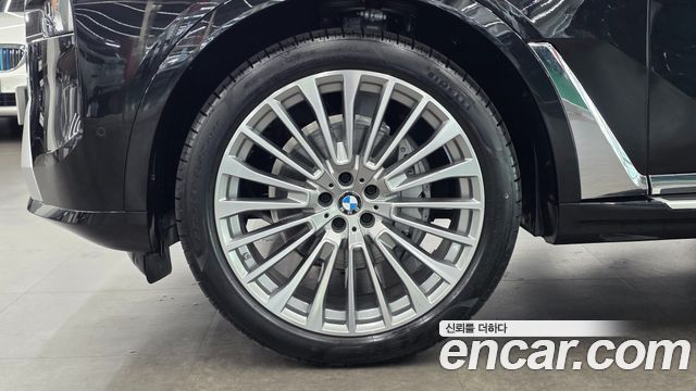 BMW X7 xDrive 40i Design Pure Excellence 6-Seater — пробег 3 743 км — фото 5 из 5