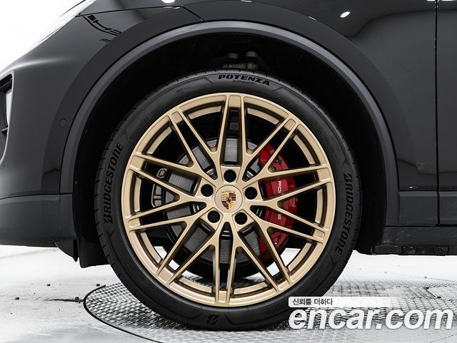 Porsche Macan 4S — пробег 7 880 км — фото 5 из 5