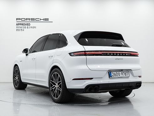 Porsche Cayenne 3.0 E-Hybrid — пробег 15 220 км — фото 3 из 5