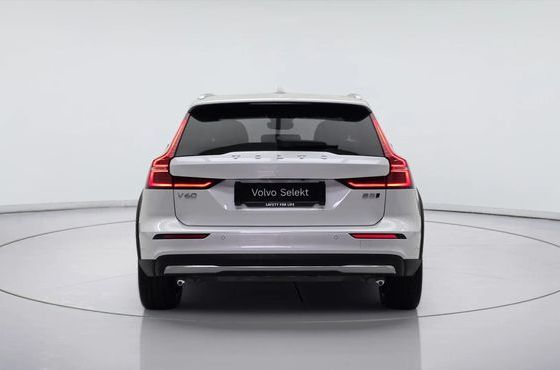 Volvo V60 B5 Ultra AWD — пробег 12 329 км — фото 4 из 5