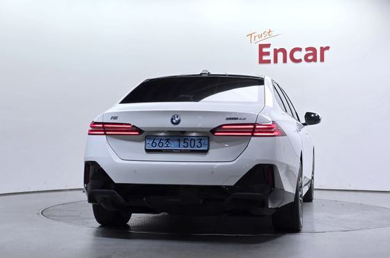 BMW i5 eDrive 40 M Sport — пробег 33 711 км — фото 4 из 5