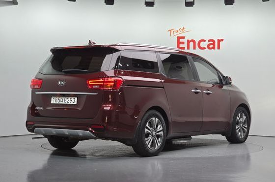 Kia Carnival 9-Seater Luxury — пробег 135 507 км — фото 2 из 5