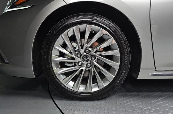 Lexus ES Executive — пробег 1 923 км — фото 5 из 5