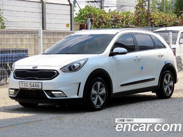 Kia Niro Luxury — пробег 171 833 км — фото 2 из 5