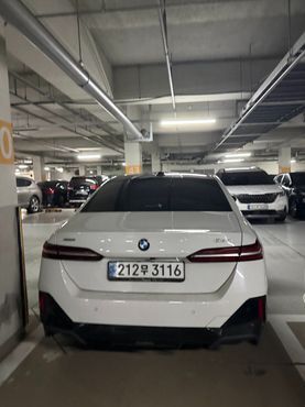 BMW 5-Series 530i xDrive M Sport — пробег 18 500 км — фото 2 из 5