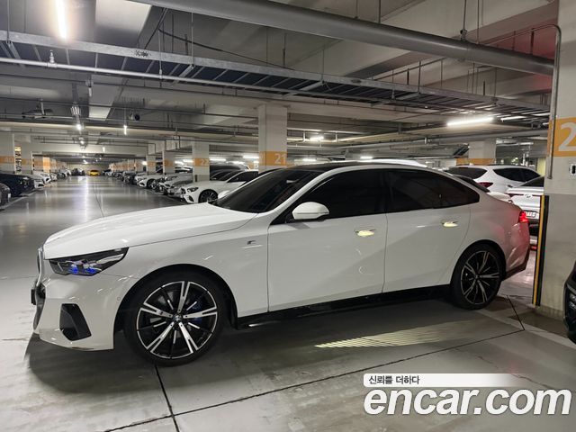 BMW 5-Series 530i xDrive M Sport — пробег 18 500 км — фото 4 из 5