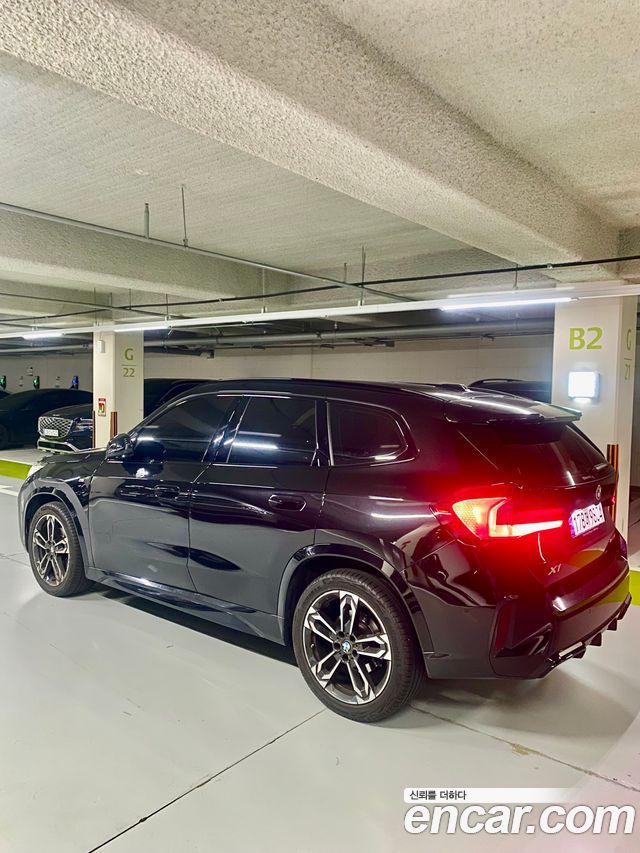 BMW X1 sDrive 20i M Sport — пробег 37 400 км — фото 2 из 5