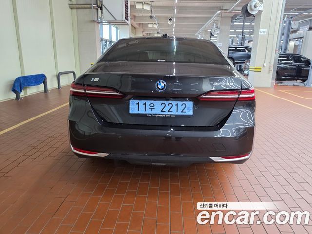 BMW i5 eDrive 40 — пробег 8 664 км — фото 4 из 5