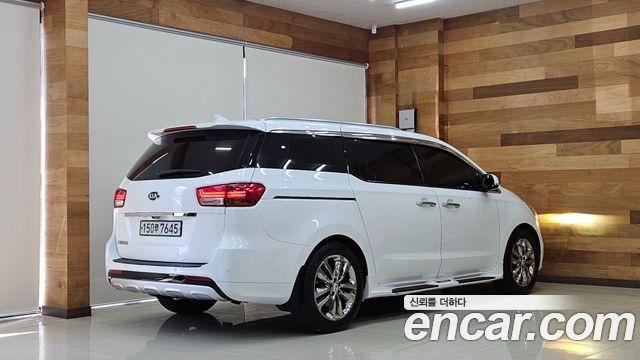 Kia Carnival 9-seater Noblesse — пробег 215 710 км — фото 2 из 5