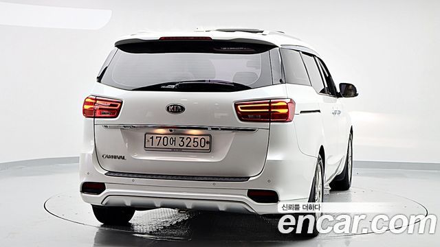 Kia Carnival 9-Seater Noblesse Special — пробег 114 128 км — фото 4 из 5