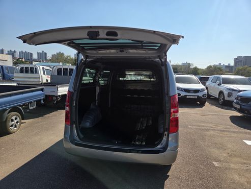 Hyundai Starex Van 3-Seater Smart — пробег 70 000 км — фото 4 из 5