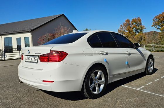 BMW 3-Series 320d xDrive — пробег 205 980 км — фото 4 из 5