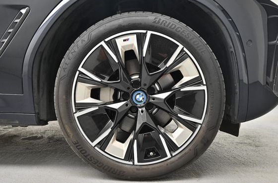 BMW iX3 M Sports — пробег 88 460 км — фото 5 из 5