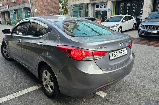 Hyundai AVANTE M16 GDI Luxury — пробег 230 000 км — фото 4 из 5