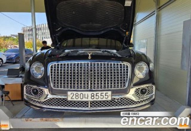 Bentley Flying Spur 4.0 — пробег 32 555 км — фото 1 из 2