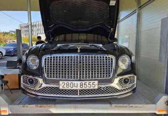 Bentley Flying Spur 4.0 — пробег 32 555 км — фото 1 из 2