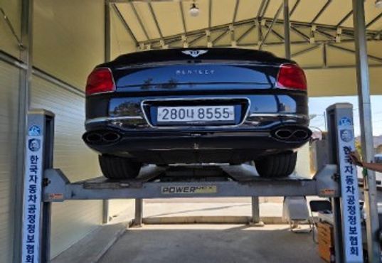 Bentley Flying Spur 4.0 — пробег 32 555 км — фото 2 из 2