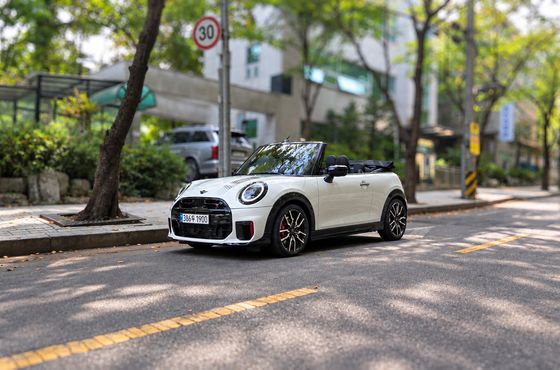 Mini Cooper Convertible JCW — пробег 2 000 км — фото 1 из 5