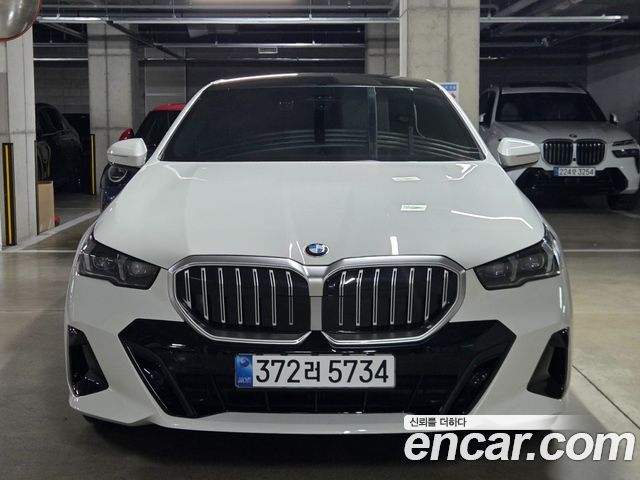 BMW 5-Series 530i xDrive M Sport — пробег 4 280 км — фото 4 из 5