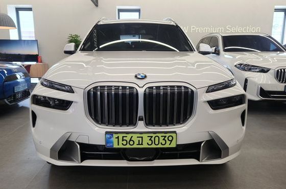BMW X7 xDrive 40i Design Pure Excellence 7-Seater — пробег 7 041 км — фото 3 из 5
