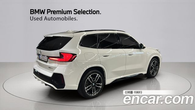 BMW X1 xDrive 20i M Sport — пробег 16 901 км — фото 3 из 4