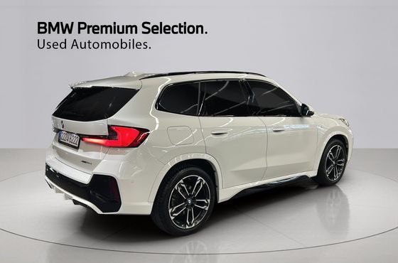 BMW X1 xDrive 20i M Sport — пробег 16 901 км — фото 3 из 4