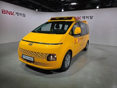 Hyundai Staria L3.5 Kinder Safety Car 15-Seater — пробег 31 662 км — фото 1 из 5