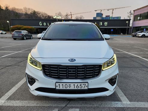 Kia Carnival 7-Seater Limousine VIP — пробег 129 000 км — фото 3 из 5