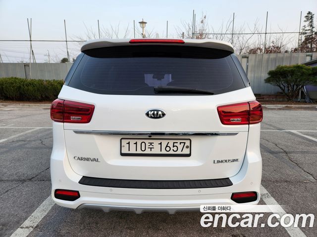 Kia Carnival 7-Seater Limousine VIP — пробег 129 000 км — фото 4 из 5