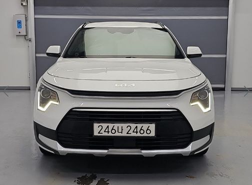 Kia Niro Prestige — пробег 15 748 км — фото 2 из 5