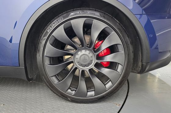 Tesla Model Y Performance AWD — пробег 79 517 км — фото 5 из 5