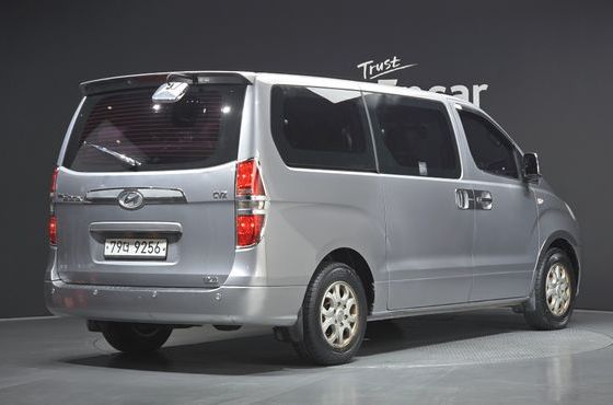 Hyundai Starex 12-Seater Wagon CVX Luxury — пробег 218 639 км — фото 2 из 5