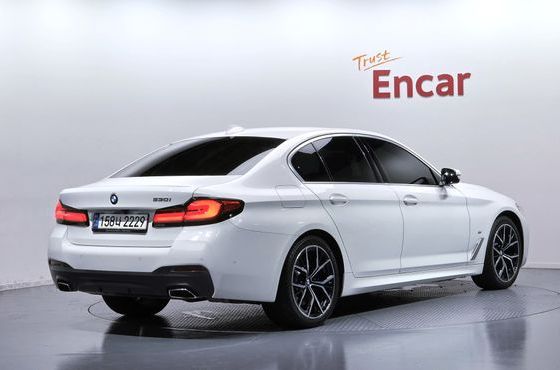 BMW 5-Series 530i M Sport Package — пробег 69 820 км — фото 2 из 5