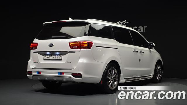 Kia Carnival 9-Seater Prstige — пробег 106 171 км — фото 2 из 5