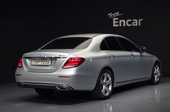 Mercedes-Benz E-Class E220d 4MATIC Avantgarde — пробег 174 817 км — фото 2 из 5