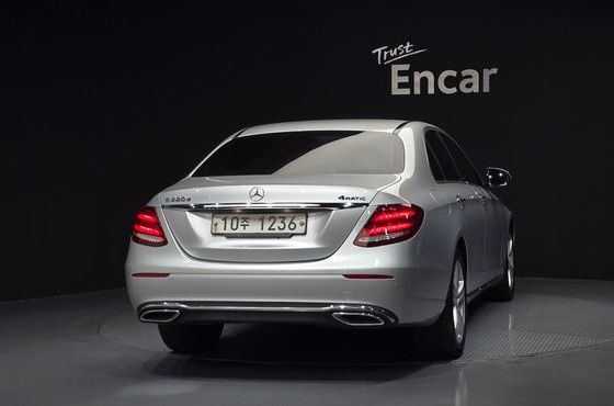 Mercedes-Benz E-Class E220d 4MATIC Avantgarde — пробег 174 817 км — фото 4 из 5