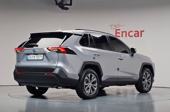 Toyota RAV4 2.5 2WD Hybrid XLE — пробег 27 594 км — фото 2 из 5