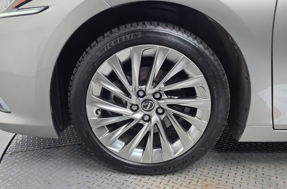 Lexus ES Luxury Plus — пробег 82 084 км — фото 5 из 5