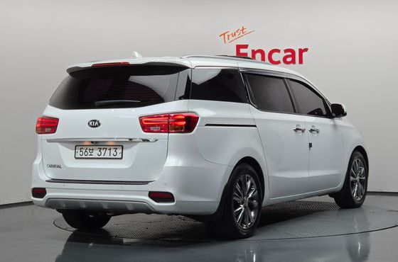 Kia Carnival 9-Seater Noblesse Special — пробег 205 557 км — фото 2 из 5