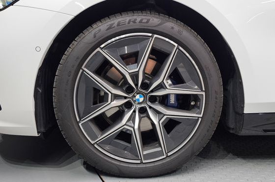 BMW 5-Series 520i M Sport — пробег 8 876 км — фото 5 из 5