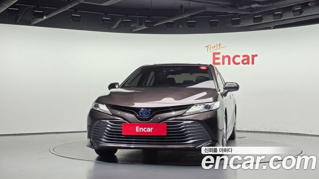 Toyota Camry 2.5 XLE Hybrid — пробег 144 204 км — фото 3 из 5