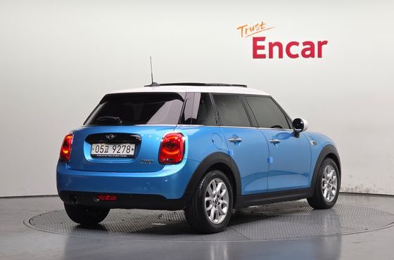 Mini Cooper 5Door HIGH 3rd — пробег 61 305 км — фото 2 из 5