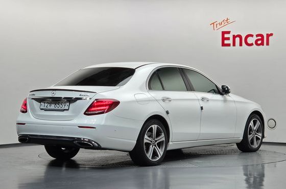 Mercedes-Benz E-Class E220d Avantgarde — пробег 116 124 км — фото 2 из 5