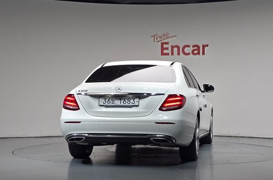 Mercedes-Benz E-Class E200 Avantgarde — пробег 65 260 км — фото 4 из 5