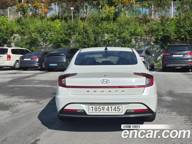 Hyundai Sonata 2.0 Premium — пробег 143 212 км — фото 4 из 5