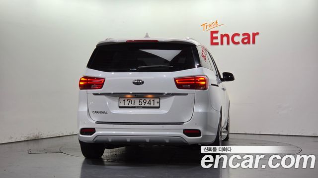 Kia Carnival из Кореи Encar