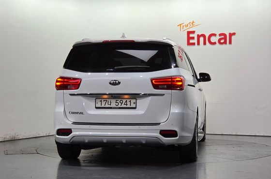 Kia Carnival Gasoline 9-Seater Noblesse Special — пробег 77 584 км — фото 4 из 5